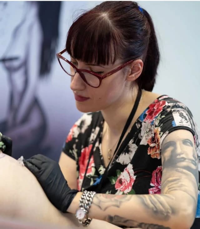 Jelena Lazić - Tattoo Artist